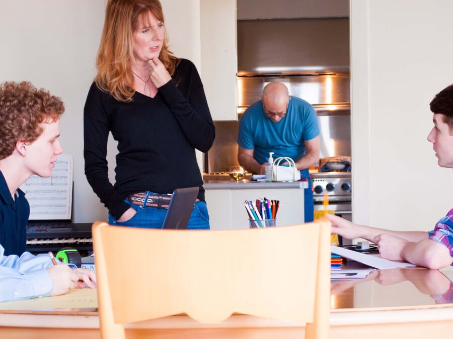 FamilyNesting-At-The Nest-Beth-with-the-kids-sitting-at-the-table@4x